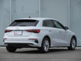 Audiが指定する独自の条件を全て満たした車だけが、認定資格を持つテクニシャンの手による100項目にも及ぶ点検・整備のプロセスを受け、お客様のもとへ届けられます。