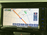 見やすい地図表示で、目的地までのルートを簡単に検索できます。渋滞情報なども確認できるので、スムーズな移動をサポートします。道に迷う心配はありません。