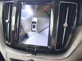 更に360&deg;ビュー表示も可能です 車を上から見下ろしたように車外を確認できるため、一切の死角がない状態で駐車が可能です