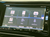 使いやすいインターフェースで、スムーズな操作が可能です。目的地設定や音楽再生も直感的に行えます。