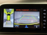 パノラミックビューモニター付きです。車両を上から見たような映像をモニター画面に表示。運転席からの目視では見にくい、車両周辺の状況をリアルタイムでしっかり確認できます。