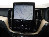 Googleのアプリとサービスがビルトインされ、スマホと同じように車両を直感的に操作できます。Googleマップが統合されており、リアルタイムの交通情報、音声操作によってより早く目的地に到着できます。