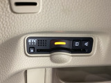 ハンドルの左下にETCがついています。高速道路の料金所の通過も楽々です。カードの取り出しもしやすい場所についています。