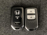 スマートキーを装備しています。鍵を差し込むことなくドアロックの開け閉めと、スタートボタン操作でのエンジンスタートができます。スペアキーも同じものを用意しております。