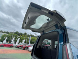 後ろが狭い駐車場で助かる装備なんです!