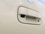 バックカメラが装備されていますので、駐車をサポートしてくれますね!