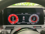 わかりやすいデザインのメータークラスター。必要な情報を一目で確認でき、運転に集中できます。視認性の高い表示で、安全運転をサポートします。