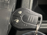 【キーレス】少し離れた場所からでもボタン一つでドアの開錠・施錠ができるのでとっても便利!ドアの鍵穴周りに傷をつけることもありません♪