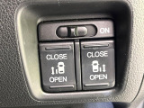 【両側パワースライドドア】スマートキーや運転席のスイッチで後席両側スライドドアの開閉が可能♪電動だから力を入れてドアを開ける必要が無く、小さなお子様でも簡単に開け閉めでき快適です♪