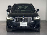BMWらしいキドニー・グリルを中心に、シャープなヘッドライトとM Sport専用バンパーを組み合わせたフロントフェイス。精悍でスポーティな表情に仕上がっています。