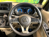 インテリアに合わせたデザインのステアリングは、運転される方のことも考え、運転しやすい形状、大きさです。是非一度、実際に触ってお確かめください。