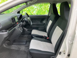 運転しやすいシンプルな操作性で、スムーズなドライビングをサポートします。シートの形状も身体にフィットし、快適な運転を約束します。