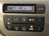 【オートエアコン】外気温や日差しに合わせて、賢く空調をコントロール。設定した温度をキープし続けてくれるから、運転に集中することができます。