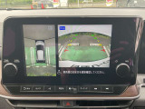 上から丸見えアラウンドビュー!車を真上から見下ろした様な映像を映し出すアラウンドビューモニター。これで車庫入れもラクラク。