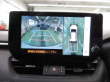 車両を上から見たような映像をナビ画面に表示するパノラミックビューモニターが付いています。