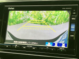 わかりやすい地図表示で、目的地へのナビゲーションをスムーズに。周辺情報も充実しており、初めての場所でも安心して運転できます。