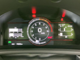 視認性の高いメーター類が、運転に必要な情報を的確に伝えます。スポーティーなデザインで、運転するたびに気分が高まります。走行距離もご確認ください。
