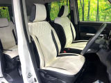 運転席まわりには十分なスペースがあり、大柄な方でもゆったり運転していただける環境です。