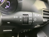 握りやすいデザインで、快適な運転操作をサポート。ステアリングスイッチで、オーディオやハンズフリー通話などを操作でき、運転に集中できます。