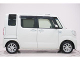 県内13店舗にて常時500台以上ダイハツ車を展示中です。見て、触って、納得のいく一台をぜひ見つけてください。