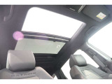 電動サンルーフ装備のお車です!晴天時に開放して、ドライブをより一層楽しむことが出来ます!