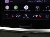 フロントシートには、シートヒーター&シートエアコンに加え、ステアリングホイール・ヒーターも装備。厳寒の地、北欧スウェーデン発祥のブランドならではのアイテムです。シートヒーターは後席にも装備しています。