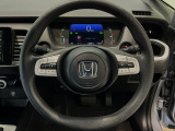 運転にかかわる様々な操作を安全に行えるように視点移動が少なく操作性に配慮されたスイッチ類が凝縮されたコクピットです。