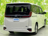 安定感のあるリアデザイン。スタイリッシュなテールランプが、後続車への視認性を高めます。荷物の積み下ろしもスマートに行えます。