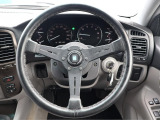 NARDIブラックスポークステアリング装備。