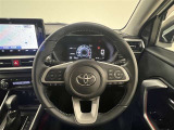 3本スポークステアリング!ステアリングスイッチ付!音量調整やインフォメーションディスプレイ操作、全車速追従機能レーダークルーズコントロールの操作などが可能!