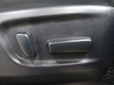 運転席はパワーシートなのでお好みのドライビングポジションに調整可能です♪