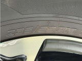 タイヤサイズは【235/55R19】