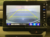 バックでの車庫入れも安心です! リアカメラが付いているバックモニター付のナビを装備しております。操作線もついており距離感も画面から確認できます。