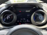 視認性の高いメーターは、運転に必要な情報を分かりやすく表示。運転状況を常に把握でき、安全運転をサポートします。洗練されたデザインも魅力です。