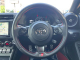 【純正革巻きステアリング】上質な革を使用することで、手にしっかり馴染みとても運転しやすいハンドルです♪