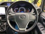【純正革巻きステアリング】上質な革を使用することで、手にしっかり馴染みとても運転しやすいハンドルです♪