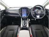 視界の良さが魅力の運転しやすいコックピット。シンプルで操作性に優れたインパネデザインと、SUBARUならではの安全性能への徹底したこだわりが光る視界設計です。