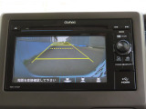 リアワイドカメラシステム!従来の視野に加えて、後方側方を約180&deg;まで見えるワイドビューと、後方を真上から見たような視野で駐車時などに便利なトップダウンビューの3つの視野があります!