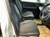 フィット感のあるシート。しっかりと支えてくれるので、長時間の運転を快適にサポートしてくれます。
