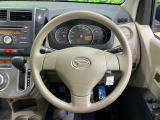 インテリアに合わせたデザインのステアリングは、運転される方のことも考え、運転しやすい形状、大きさです。是非一度、実際に触ってお確かめください。