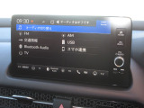 ナビゲーションはホンダコネクトディスプレイを装着しております。AM、FM、Bluetooth、フルセグTVがご使用いただけます。初めて訪れた場所でも道に迷わず安心ですね!