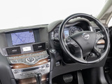 ★使いやすさや安全性を追求したステアリング周り!高級車ゆえにスイッチ類が多いのも特徴ですね!考え尽くされた配置ですぐに使いこなす事が出来ますのでご安心下さい!是非、体感してみて下さい!!