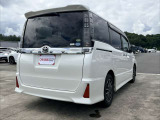フロントバンパー部へキズのある車両となります。またフロントグリル部へ塗装剥げがみられます。写真を掲載しておりますので併せてご確認ください。