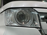 LEDヘッドライトは、点灯の瞬間から最大光量を発揮し、突然暗くなるトンネルなどでの安定感を高めます。