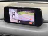 【全周囲カメラ】専用のカメラにより、上から見下ろしたような視点で360度クルマの周囲を確認することができます☆死角部分も確認しやすく、狭い場所での切り返しや駐車もスムーズに行えます。