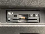 ETCももちろん搭載。いちいち料金所で停車する必要なんて当然ないです。スムーズにストレスなくドライブをお楽しみください。(※支払総額にセットアップ費用は含まれておりません。)