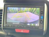 【バックカメラ】駐車時に後方がリアルタイム映像で確認できます。大型商業施設や立体駐車場での駐車時や、夜間のバック時に大活躍!運転スキルに関わらず、今や必須となった装備のひとつです!