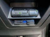 高速料金所のスムーズな通過はもちろん、リアルタイムな交通情報や安全運転支援情報を受信できるETC2.0を搭載。長距離ドライブや旅行も快適にサポートしてくれます。