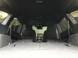 後部のシートを倒すとこんなに広々空間が!大きなお荷物を乗せる時でも心配ありません!