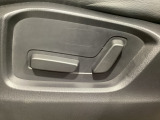 こちらのグレードは助手席にもパワーシートを装備しております!運転席同様お好みで調整が可能です!